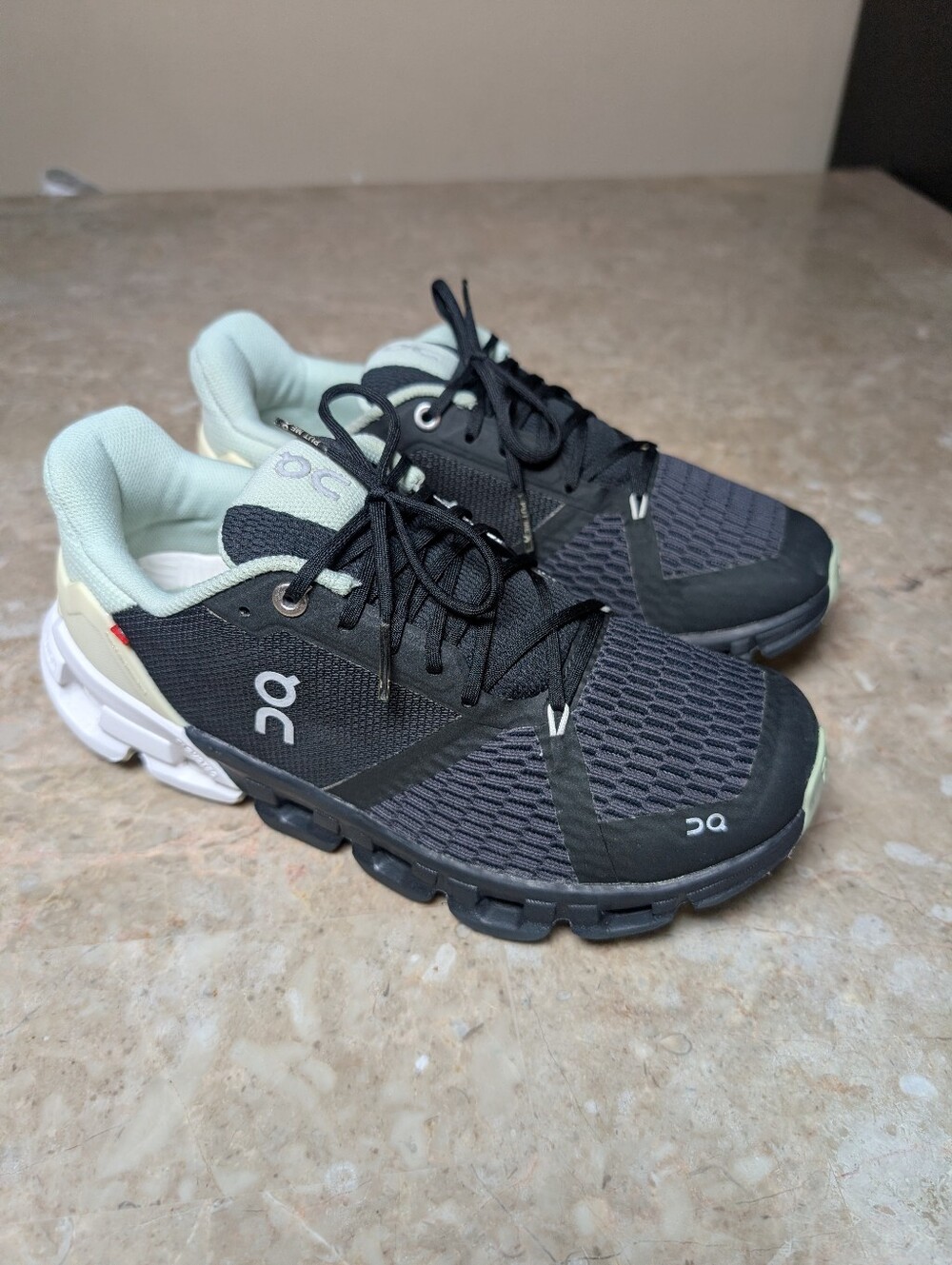 On Cloudflyer Swiss Engineering ® Running Shoes Black- mint Women Size 7 No Box